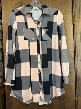 Passport Oversized Plaid Button-Front Shirt in Pink, Black & Gray Size 12